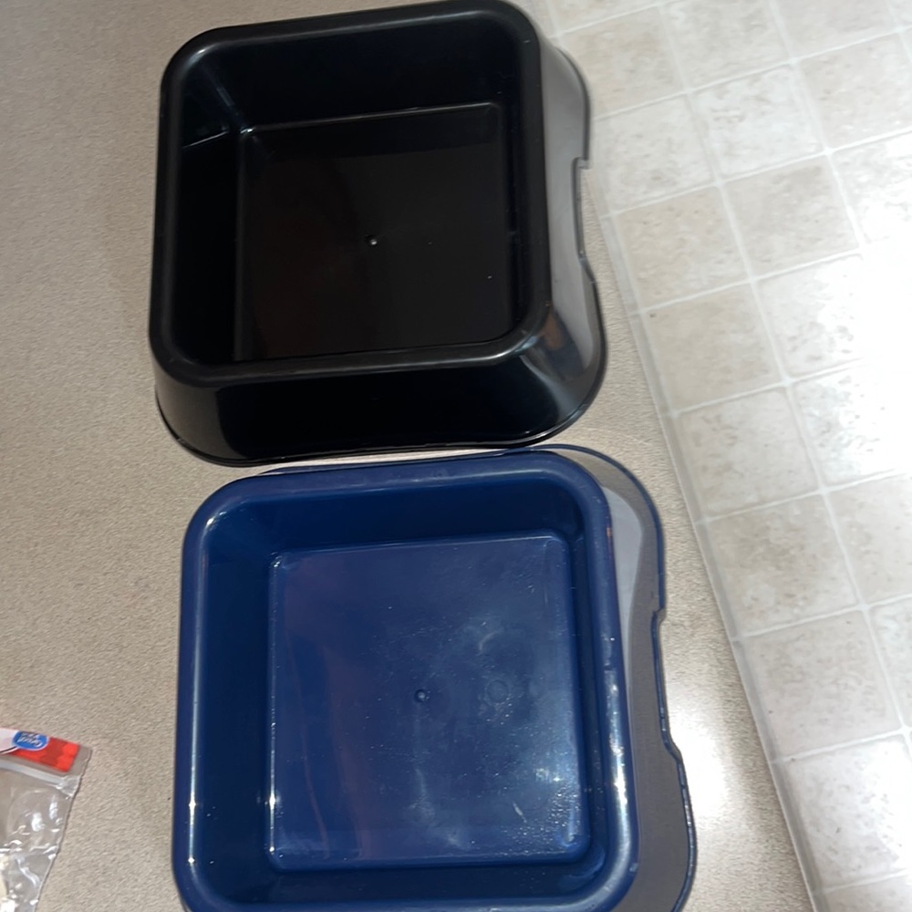 Food/water bowl